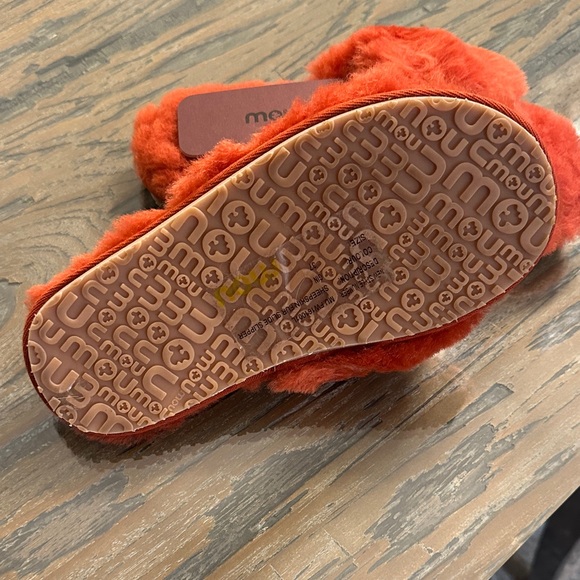 Mou Vibrant Red Plush Slippers - Picture 5 of 6
